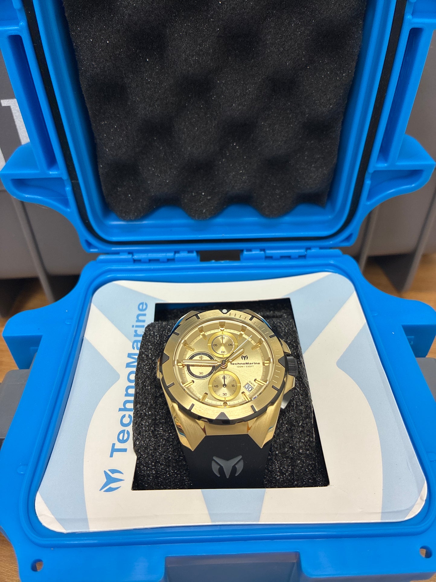 TechnoMarine Ocean Victory Men's Watch - 41.3mm, Black with dive box