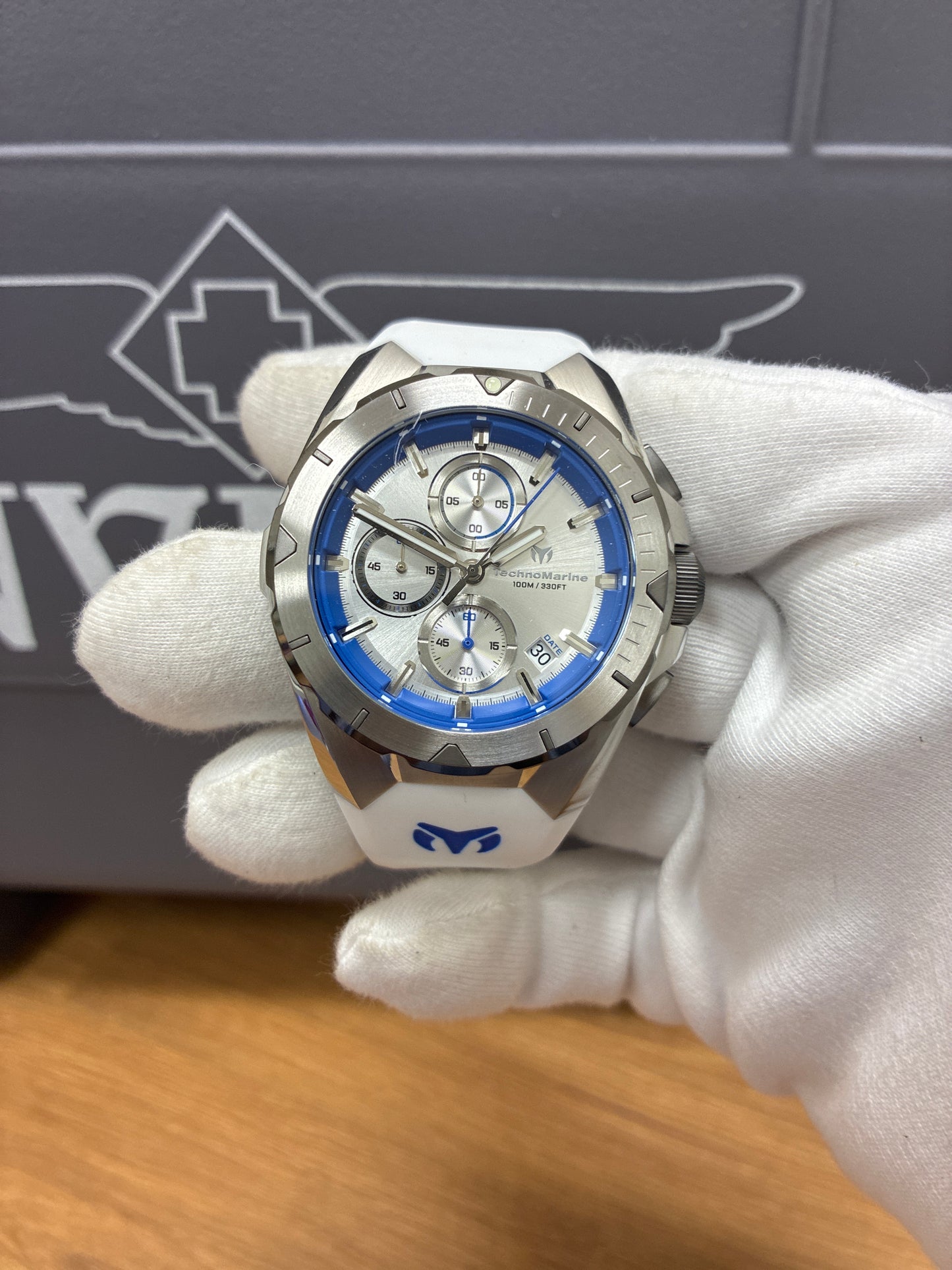 TechnoMarine Ocean Victory Men's Watch - 41.3mm, White with dive box ￼