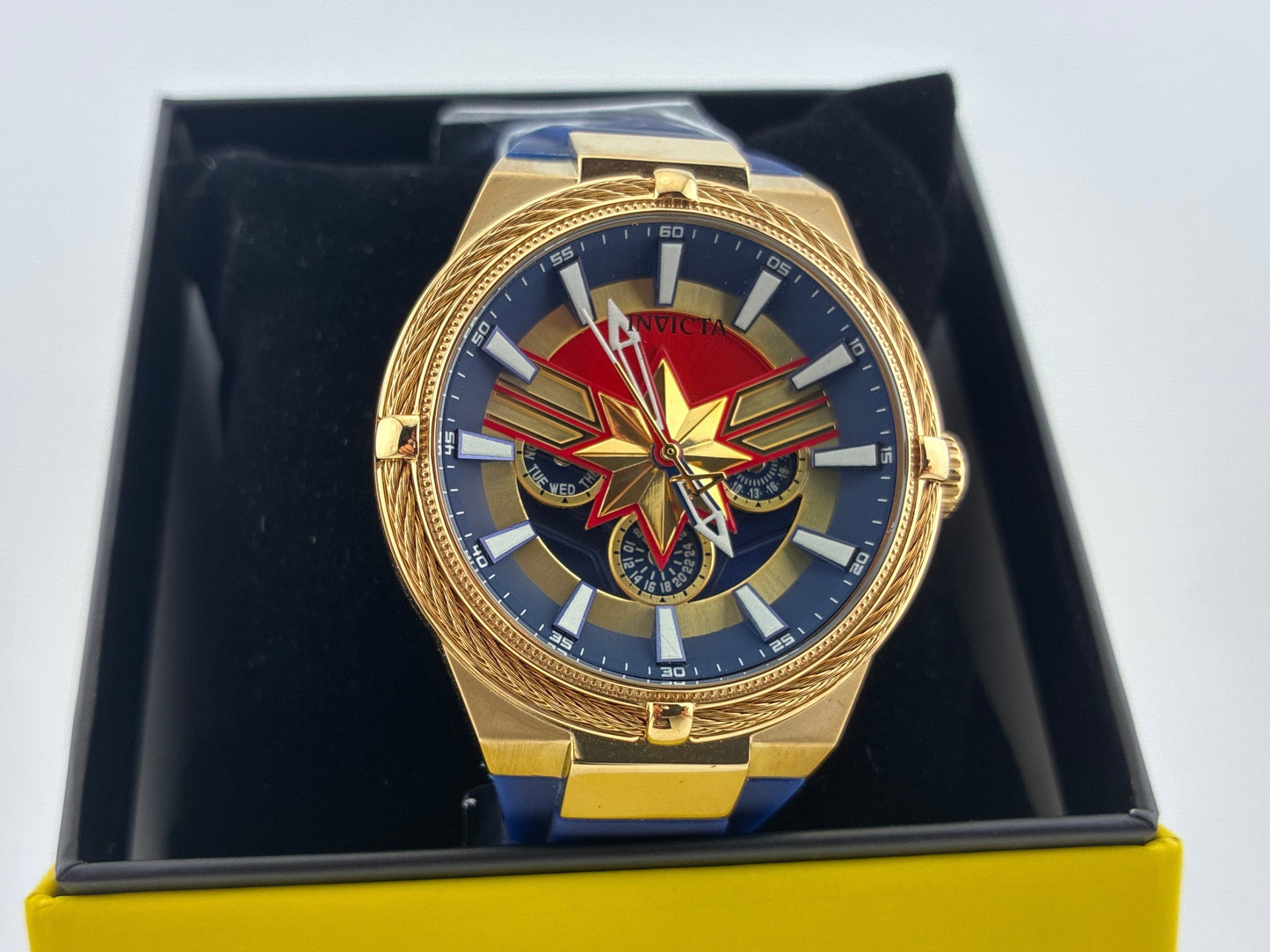 Invicta Captain Marvel 28816