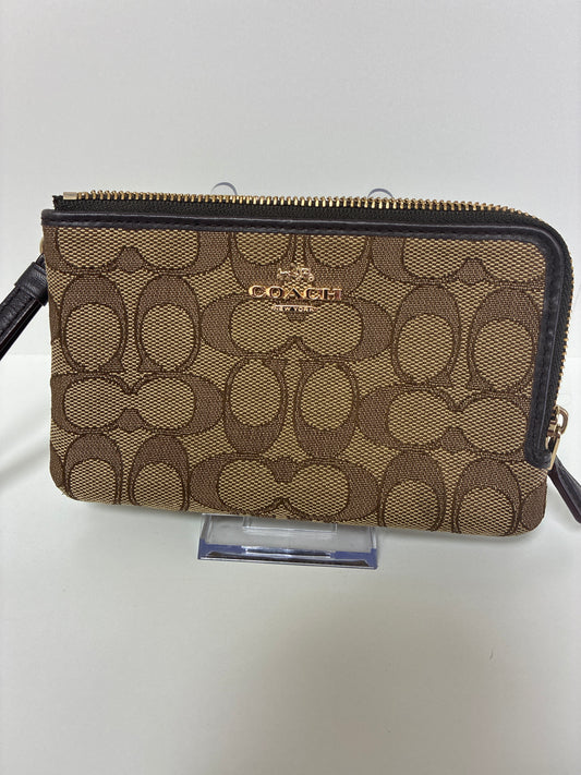 Coach- JacquardSignature Corner Zip Wristlet