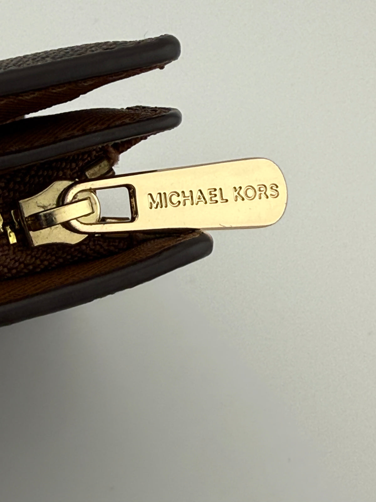 Michael Kors Jet Set Travel Medium Bifold Coin Zipper Wallet