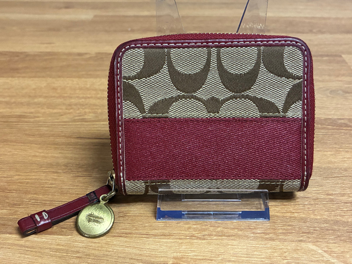 Vintage Coach compact, zip-around coin case / small wallet- C06B-40019