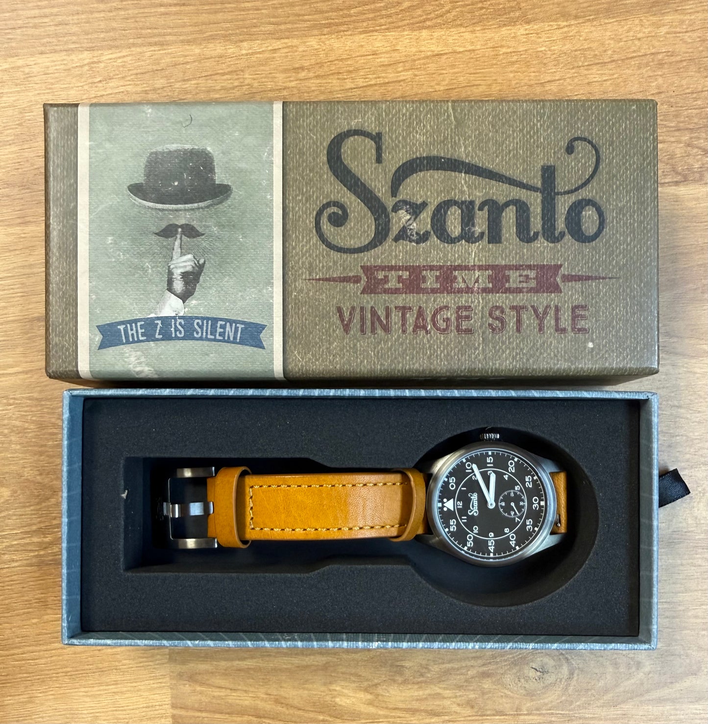 Szanto Heritage Aviator Small Seconds quartz pilot wristwatch with presentation box