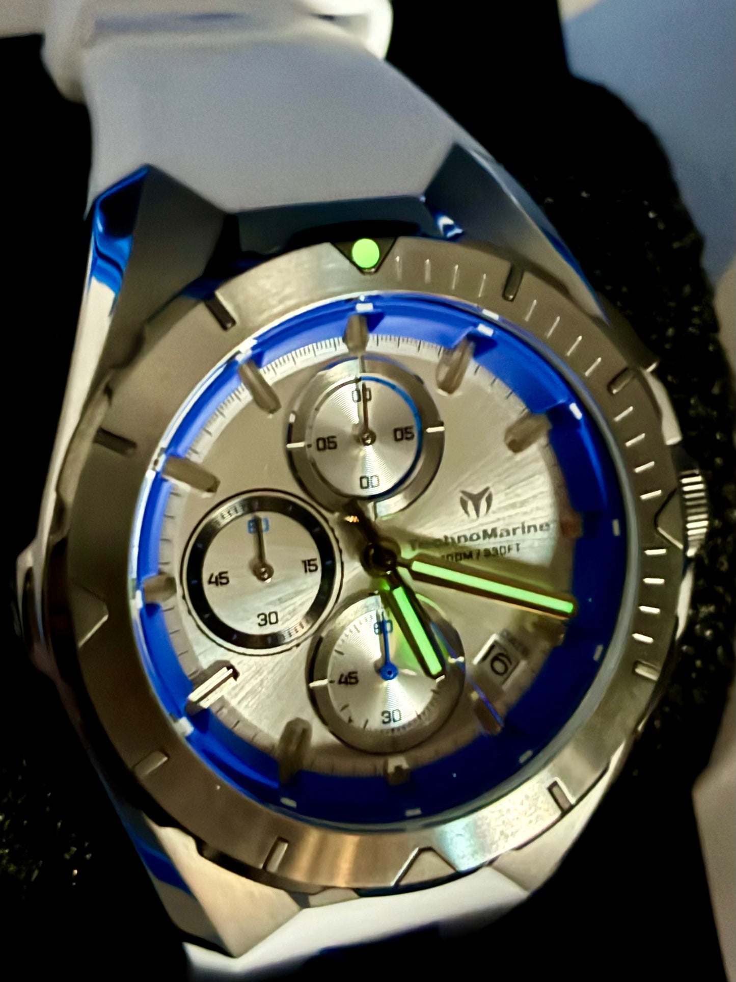 TechnoMarine Ocean Victory Men's Watch - 41.3mm, White with dive box ￼