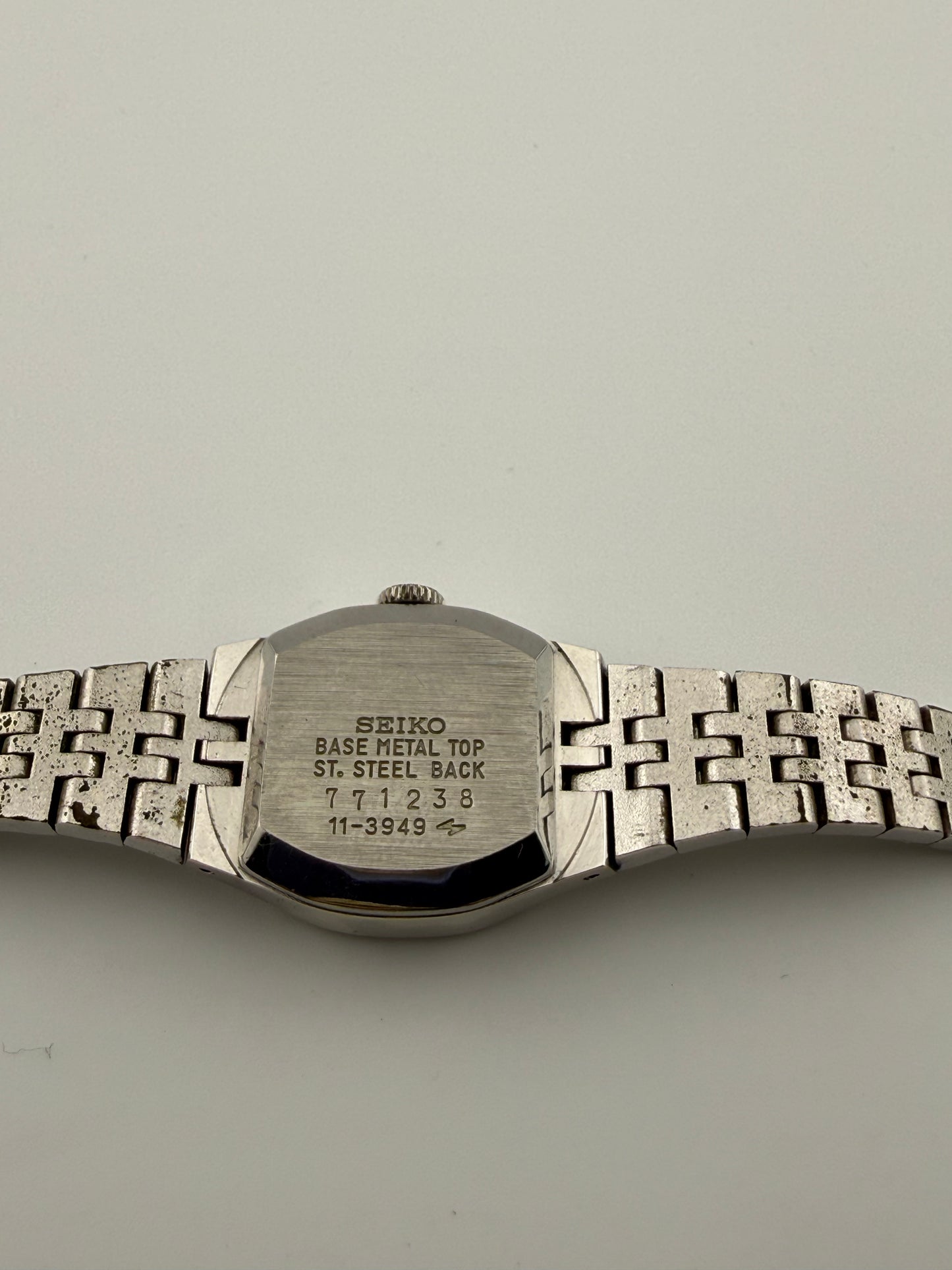 Vintage Seiko 11-3949 ladies' mechanical watch, Blue Sunburst Dial