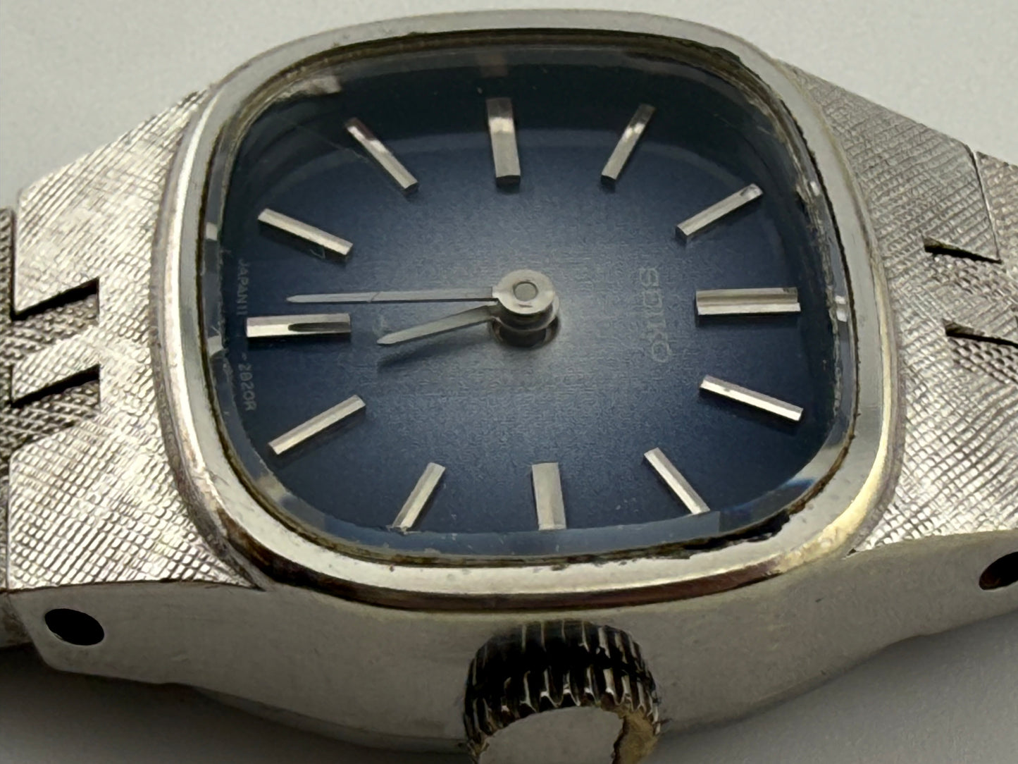 Vintage Seiko 11-3949 ladies' mechanical watch, Blue Sunburst Dial